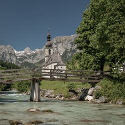 deutschland-bayern-oberbayern-ramsau-sebastianskirche-g-1362029157.jpg