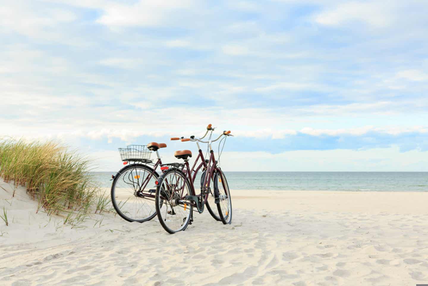 Nach einer aktiven Radtour lässt es sich wunderbar am Strand entspannen