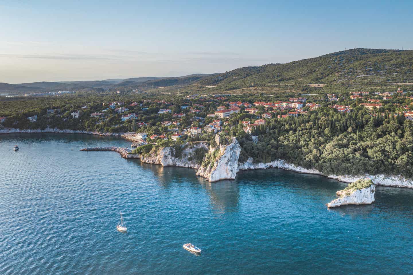 Strände Italien Adria: Dorf am Meer in Duino