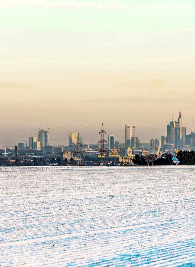 Winter in Frankfurt Winter in the City - Frankfurt Skyline bei Städtereisen im Winter erleben