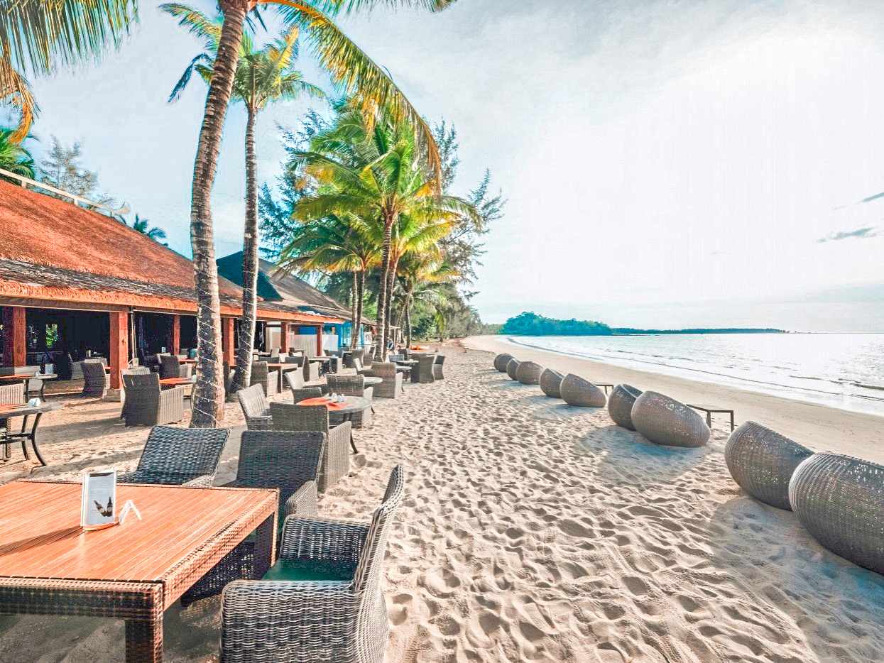 Der Strand am ananea Beyond Khaolak macht es zu einem außergewöhnlichen ananea Hotel