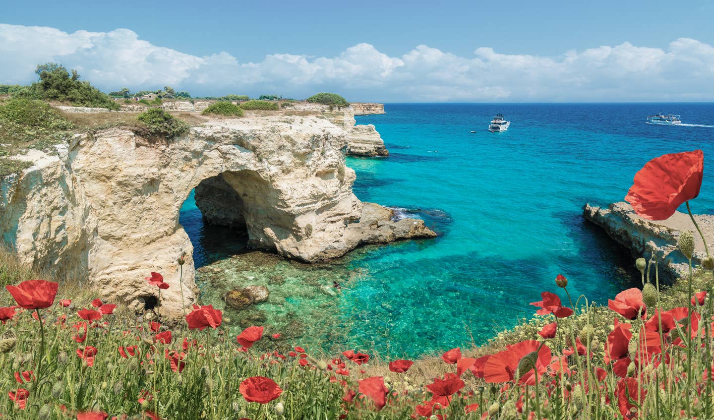 Apulien Urlaub mit DERTOUR. Einzigartige Felsklippen Torre Sant'Andrea in Apulien