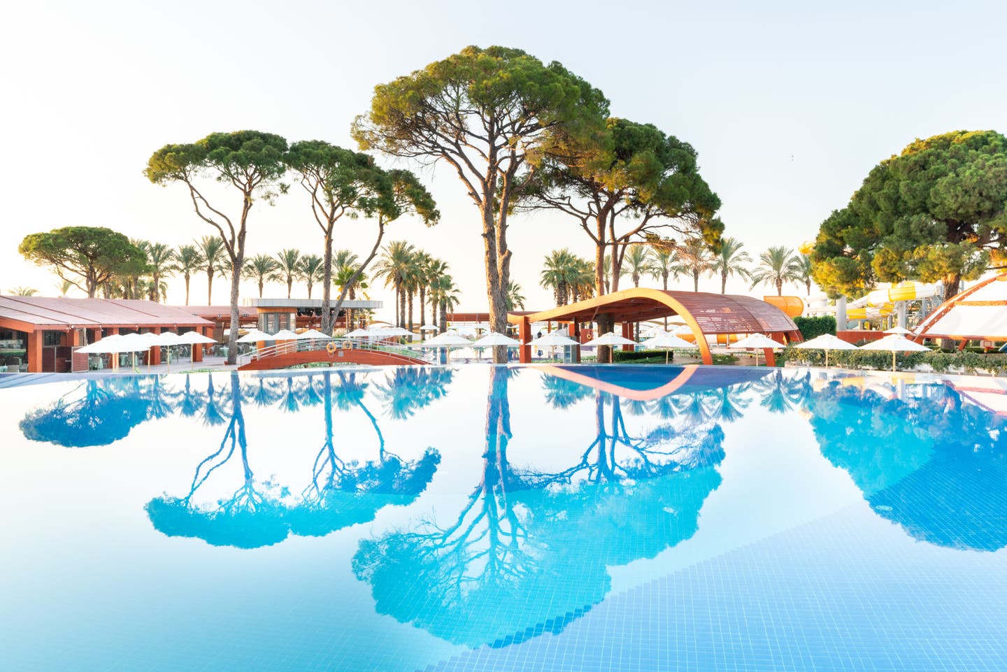 Frontalansicht des Pools