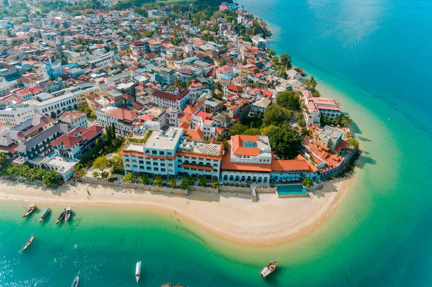 Tansania und Sansibar. Luftaufnahme der Altstadt von Sansibar.