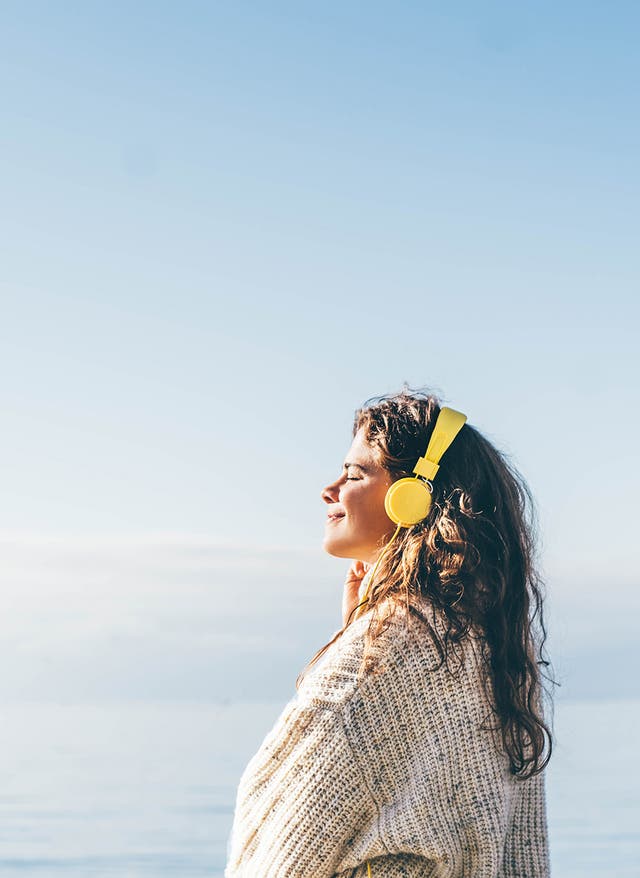 Jetzt anhören La Palma Spotify Musik Himmel Taube Frau mit Kopfhoerer