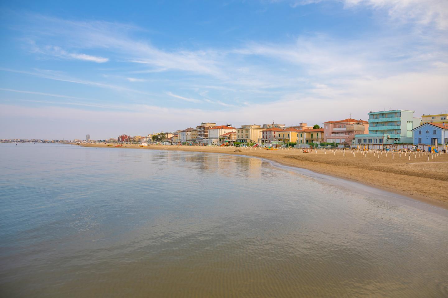 Hotels in Rimini: Strand in Rimini bei Sonnenuntergang