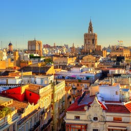 spanien-valencia-altstadt-klein-g-628390276.jpg