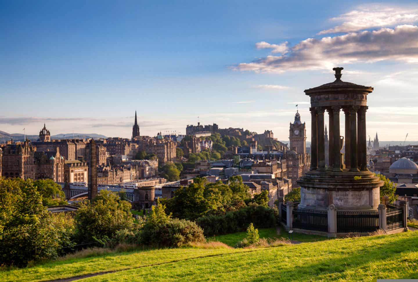 Blick auf die schottische Hauptstadt Edinburgh