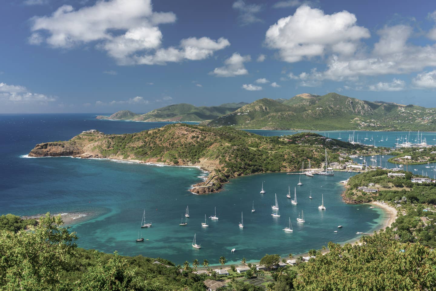 Antigua Urlaub mit DERTOUR. Aussichtspunkt Shirley Heights mit Blick über Antigua und Barbuda