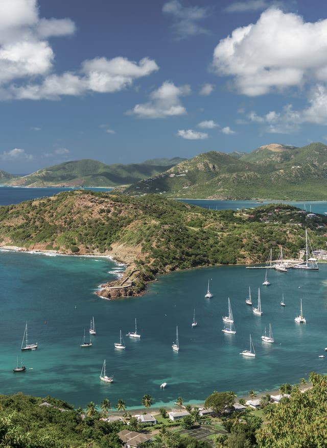 Antigua Urlaub Antigua Urlaub mit DERTOUR. Aussichtspunkt Shirley Heights mit Blick über Antigua und Barbuda