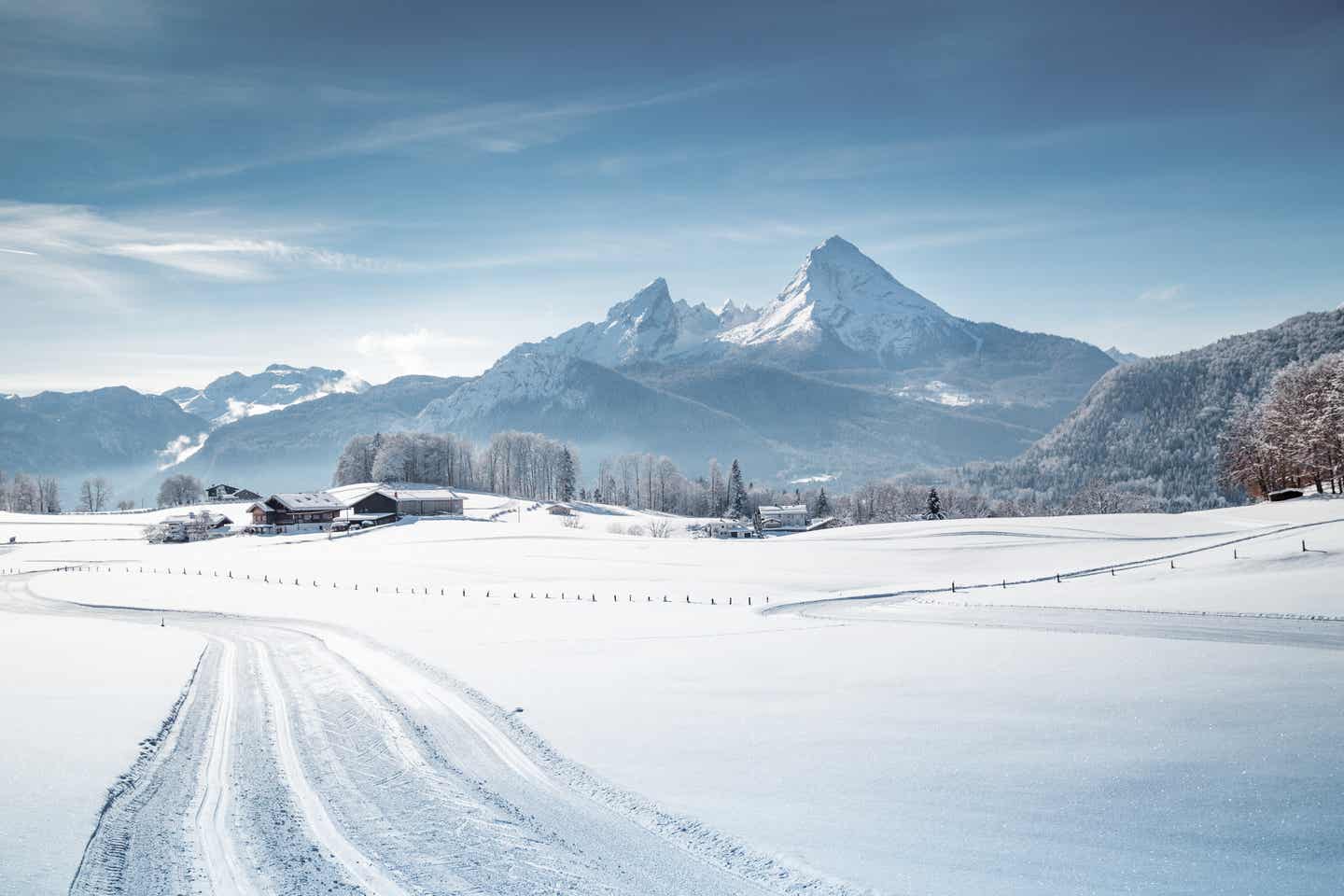 Salzburger-Land-Urlaub: Winterlandschaft und verschneite Berge in den Alpen