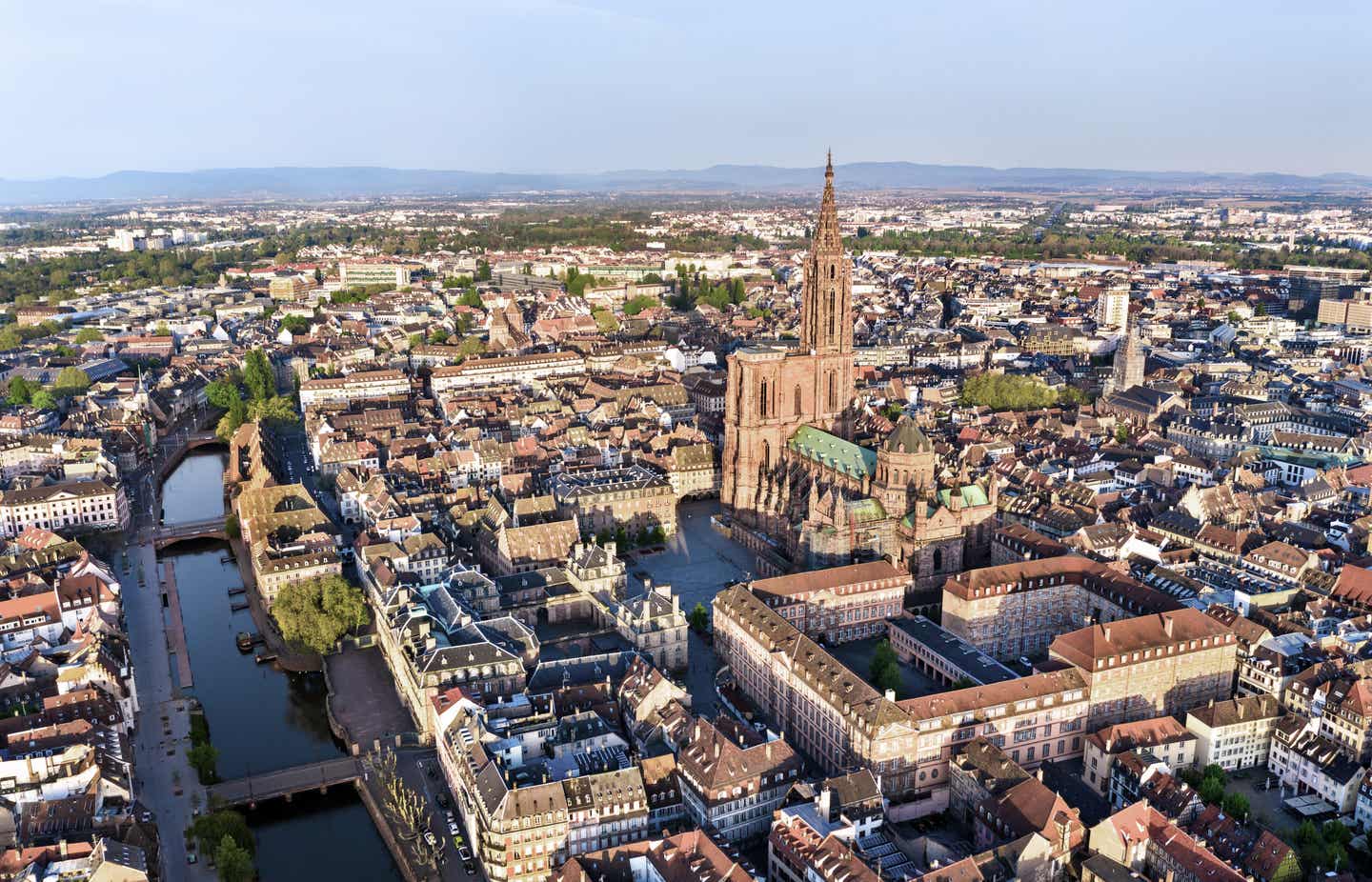 Straßburg Sehenswürdigkeiten: Luftaufnahme von Notre Dame