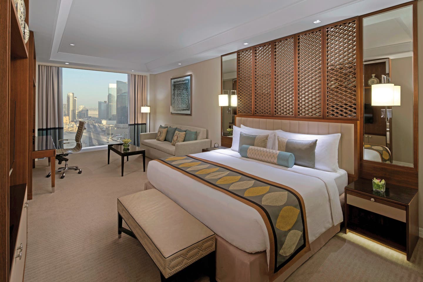 Wohnbeispiel Luxury Family City View Room