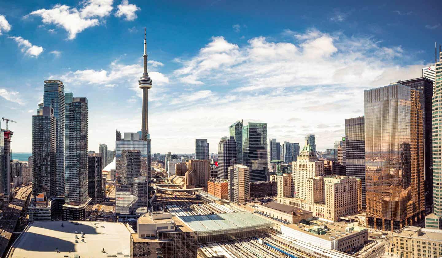 Torontos Skyline an der Küste Kanadas