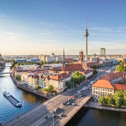 deutschland-berlin-panorama-spree-fernsehturm-sonnenuntergang-a-91600450.jpg