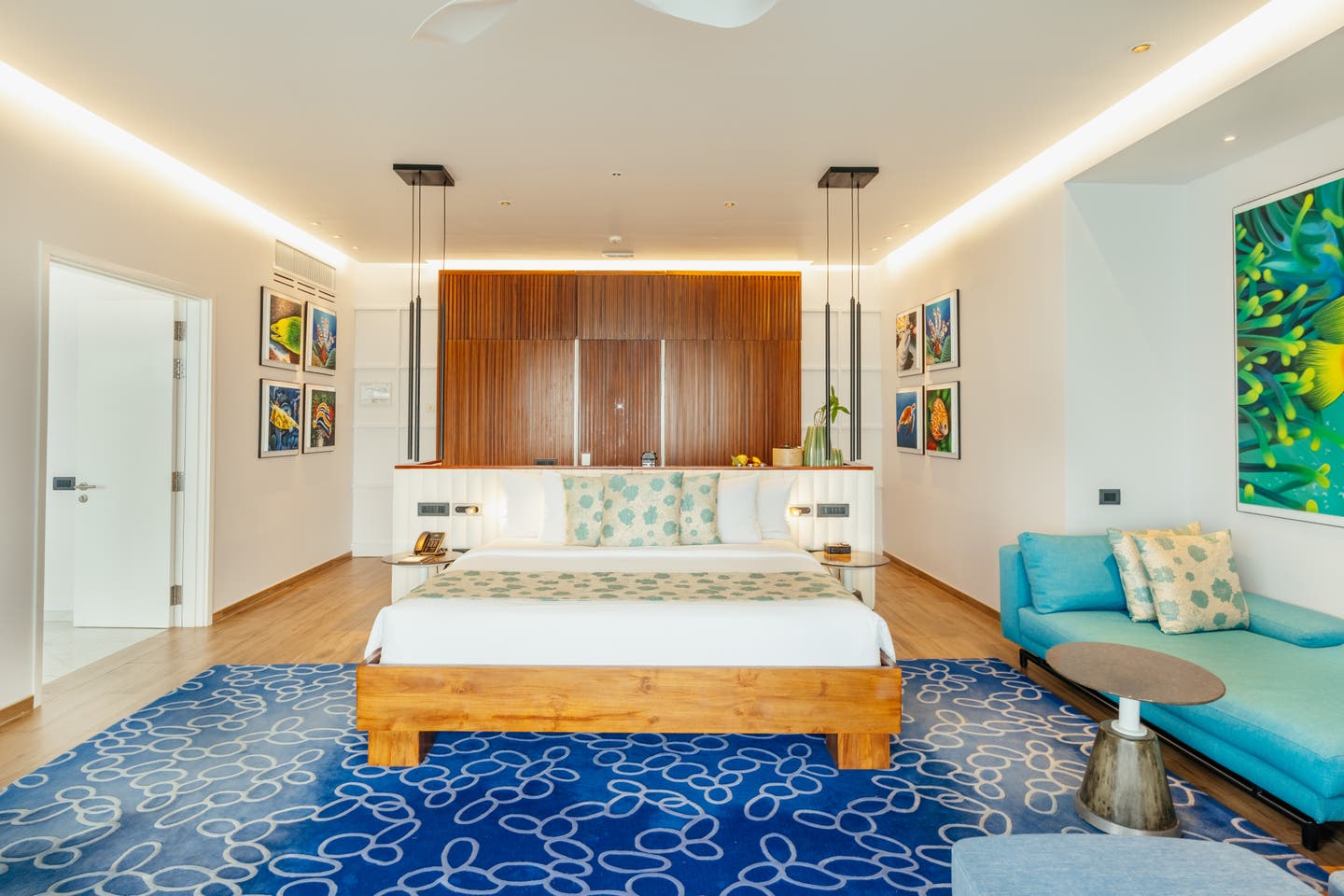 Wohnen und Schlafen in einer Water Villa with Pool