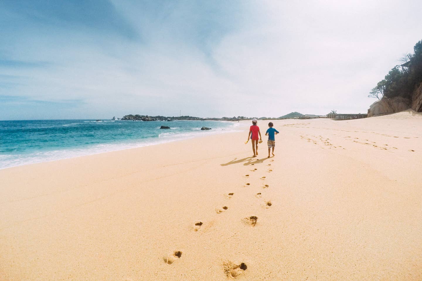 Mexiko mit Kindern: Spaziergang am Strand von Oaxana