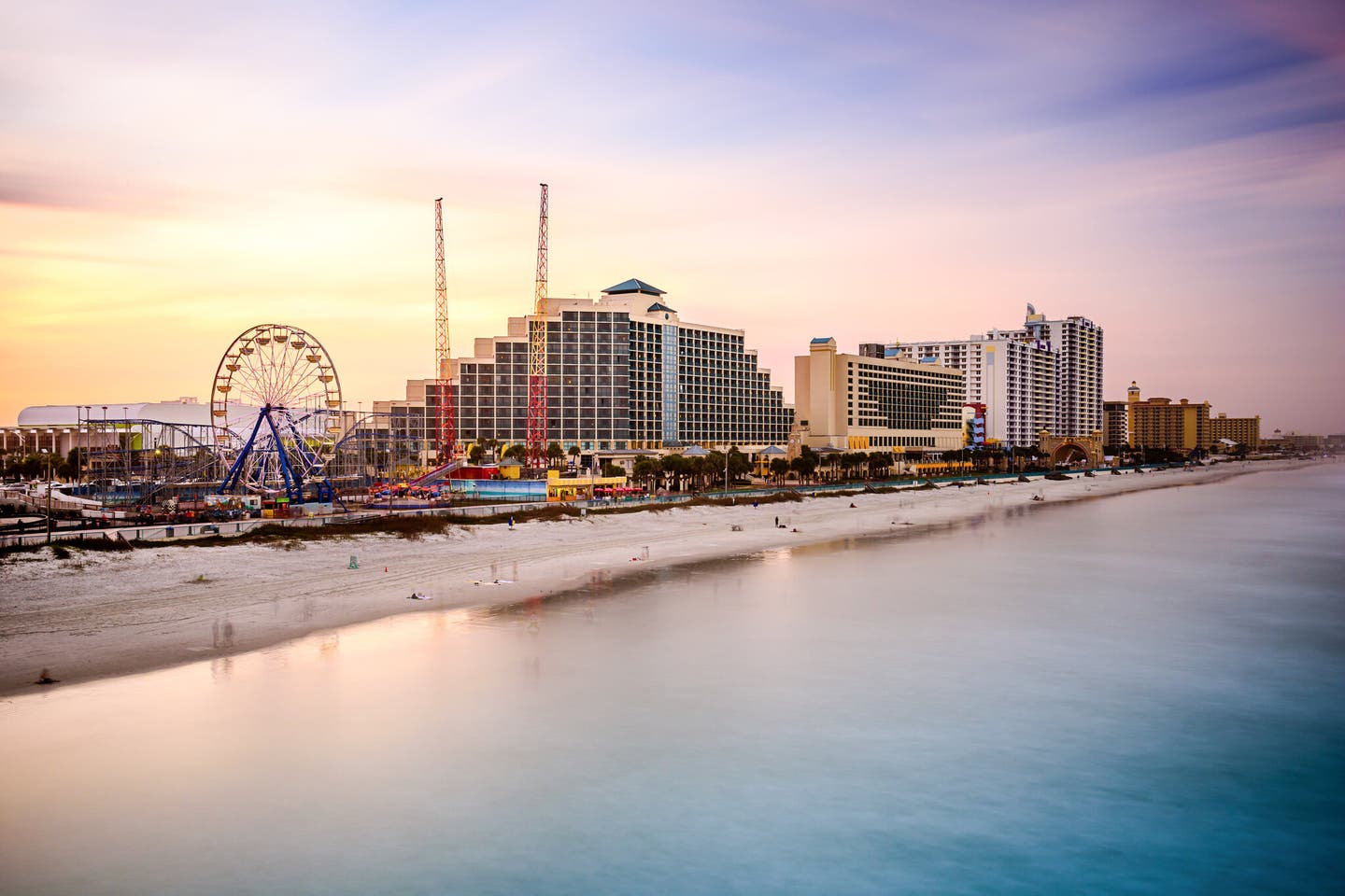 Daytona Beach im Sonnenuntergang vom Wasser aus gesehen