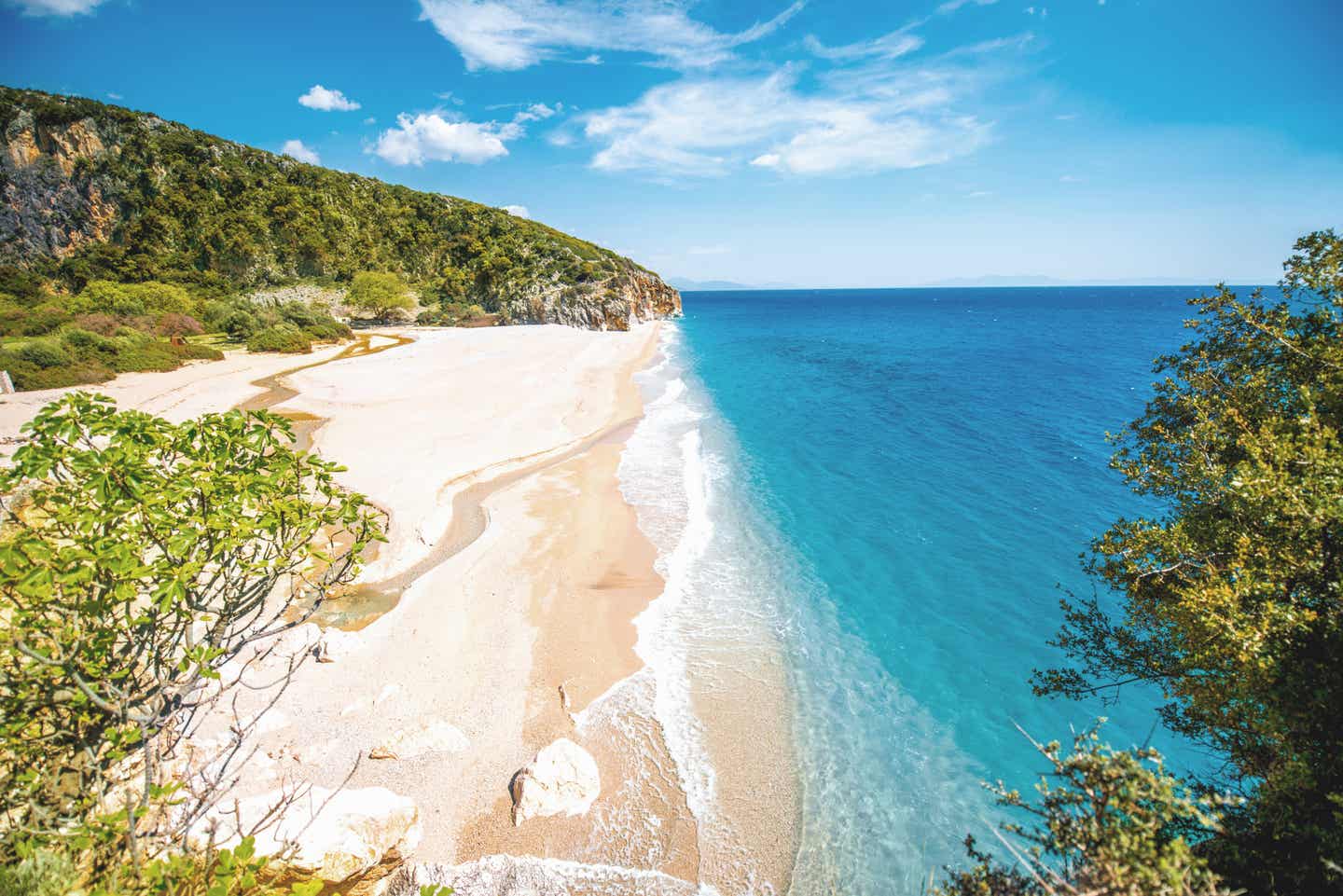 Der Gjipe Strand im Grünen