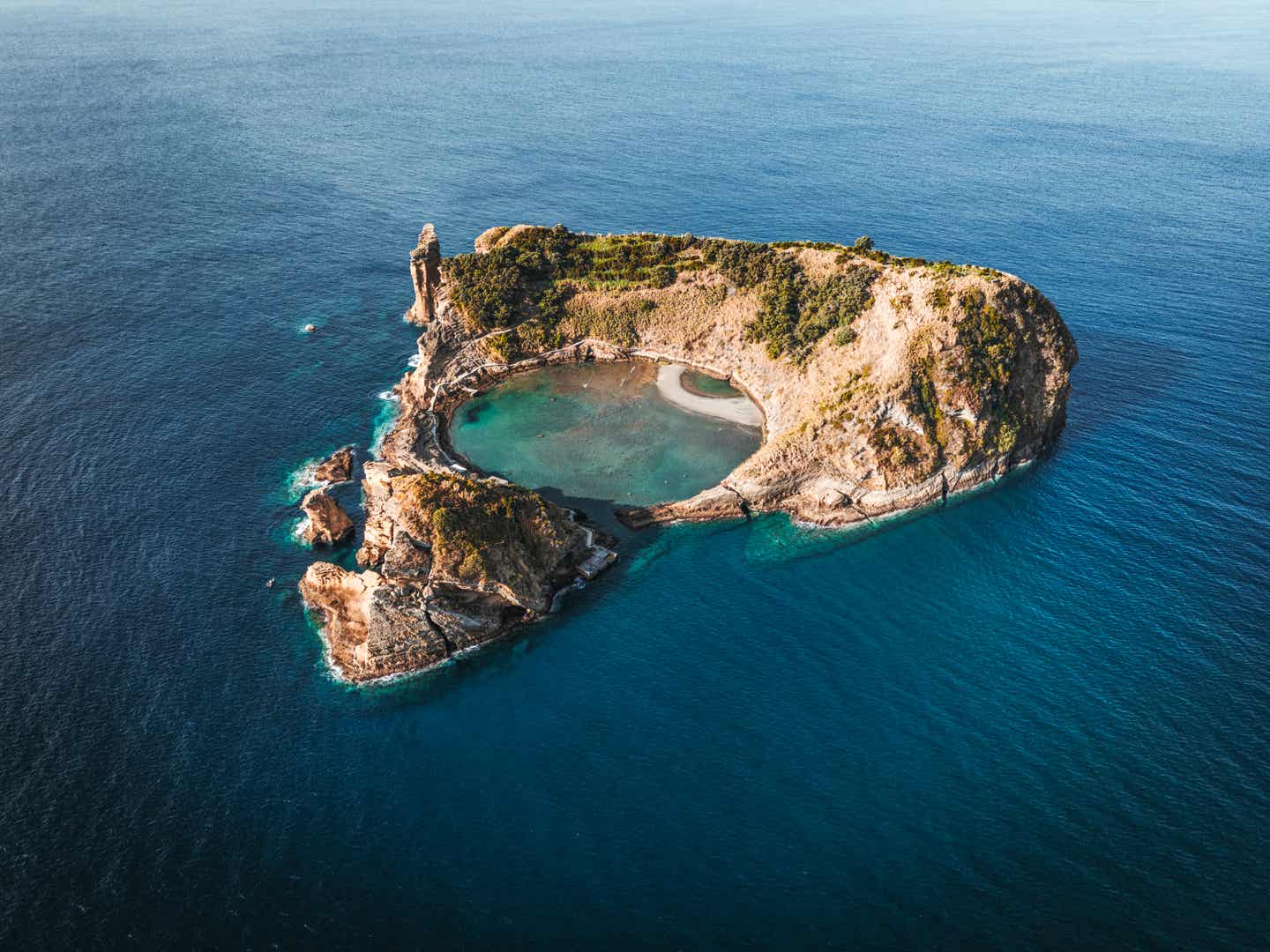 Azoren Sehenswürdigkeiten: Blick auf Ilhéu de Vila Franca do Campo