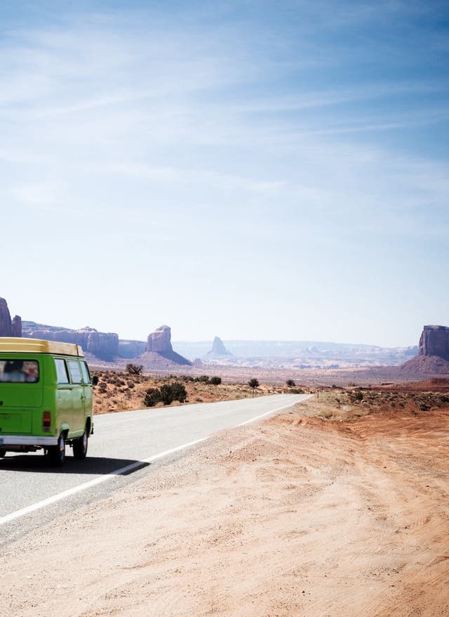 USA Einreiseinfos USA Einreiseinfos. Grüner VW Bus in einem Nationalpark