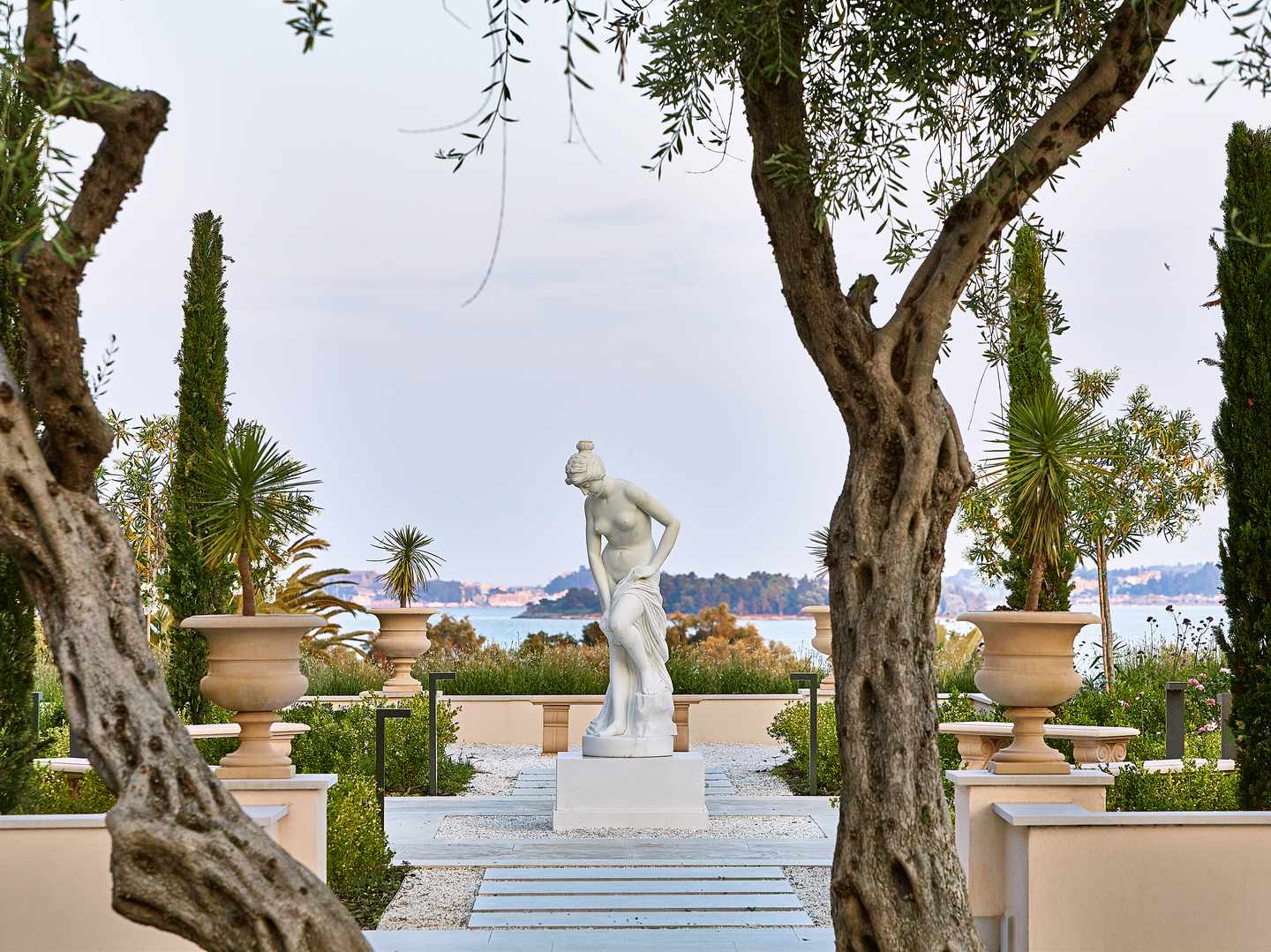 Grecotel - Statue im Garten