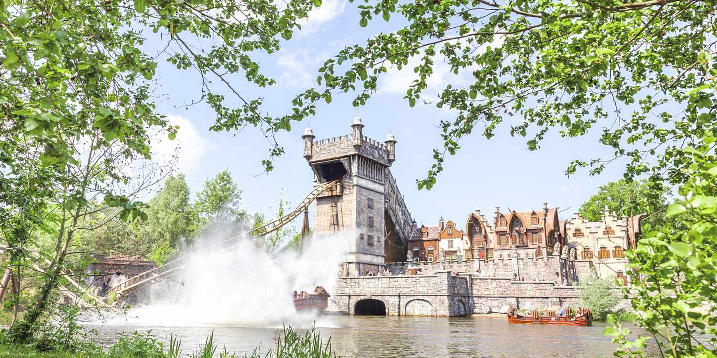 Die Wasserachterbahn De Vliegende Hollander in Efteling, einem der besten Freizeitparks Europas