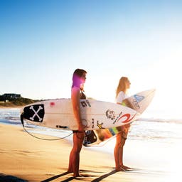 australien-surfer-sonnenuntergang-merewetherbeach-f.jpg