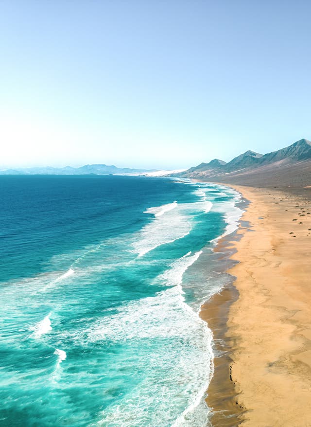 Kanaren Urlaub Kanaren-Urlaub: Strand mit Blick auf die Berge, Cofete