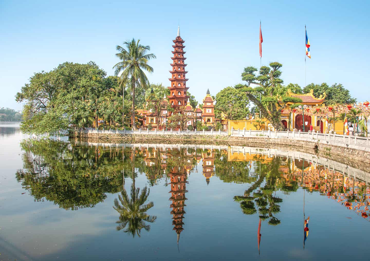 Blick auf die Pagode Tran Quoc in Hanoi