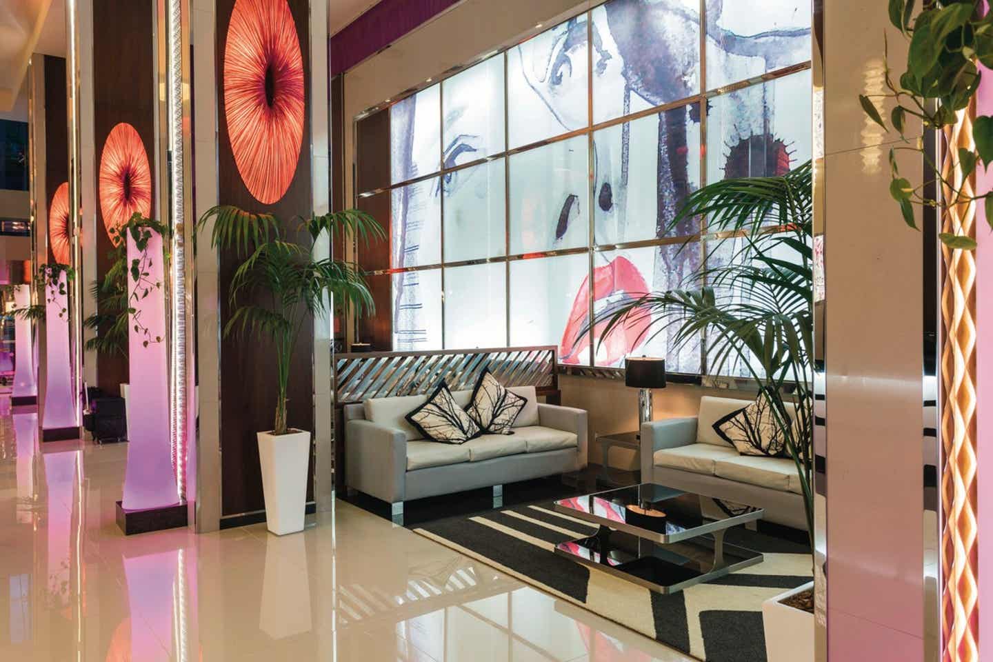 Schönste Hotels New York: stilvolles Ambiente im RIU Plaza New York Times Square Blick in die Lobby des RIU Plaza New York Times Square