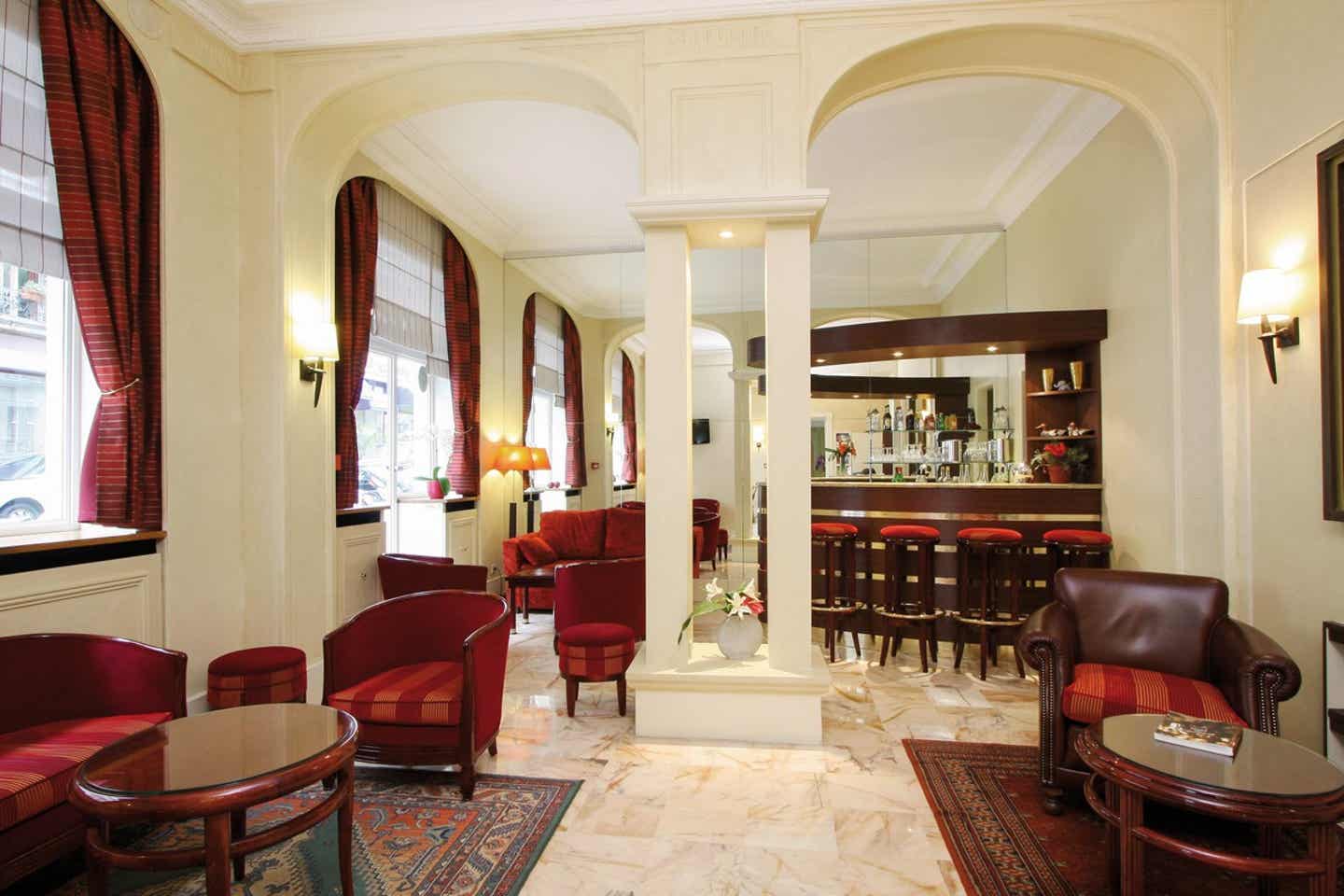 Schönste Hotels Paris: Charmante Lobby im Hotel Relais du Pré Blick in die Lobby eines der schönsten Hotels Paris: Hotel Relais du Pré
