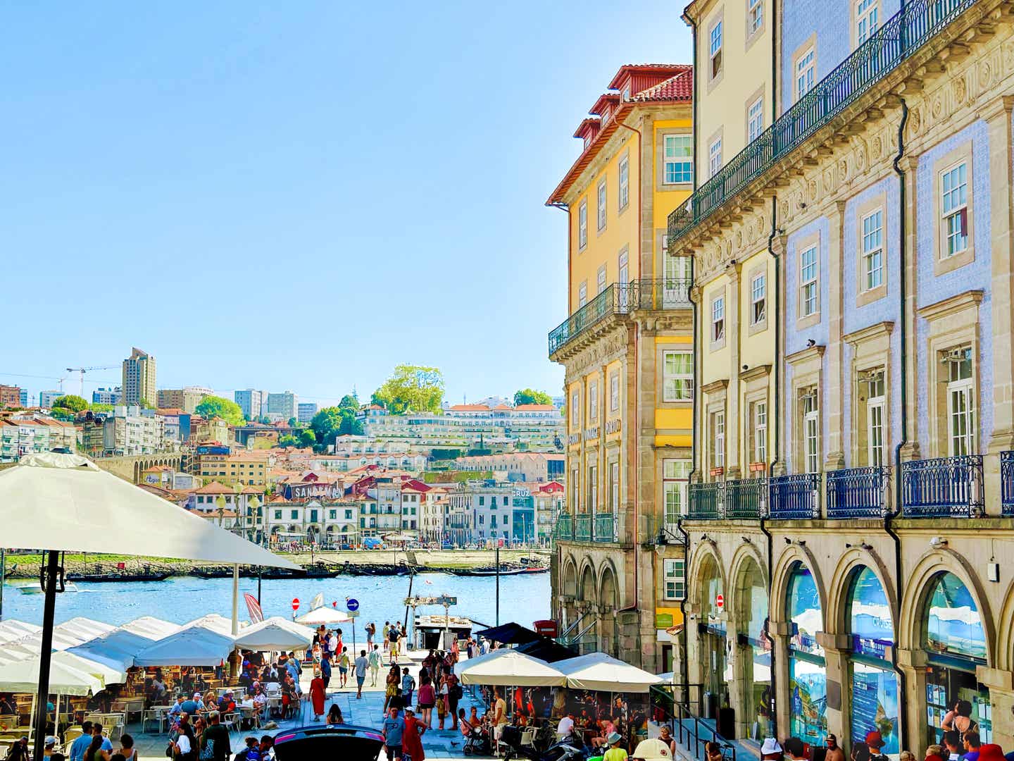 Buntes Leben am Fluss in Porto Buntes Leben am Fluss in Porto