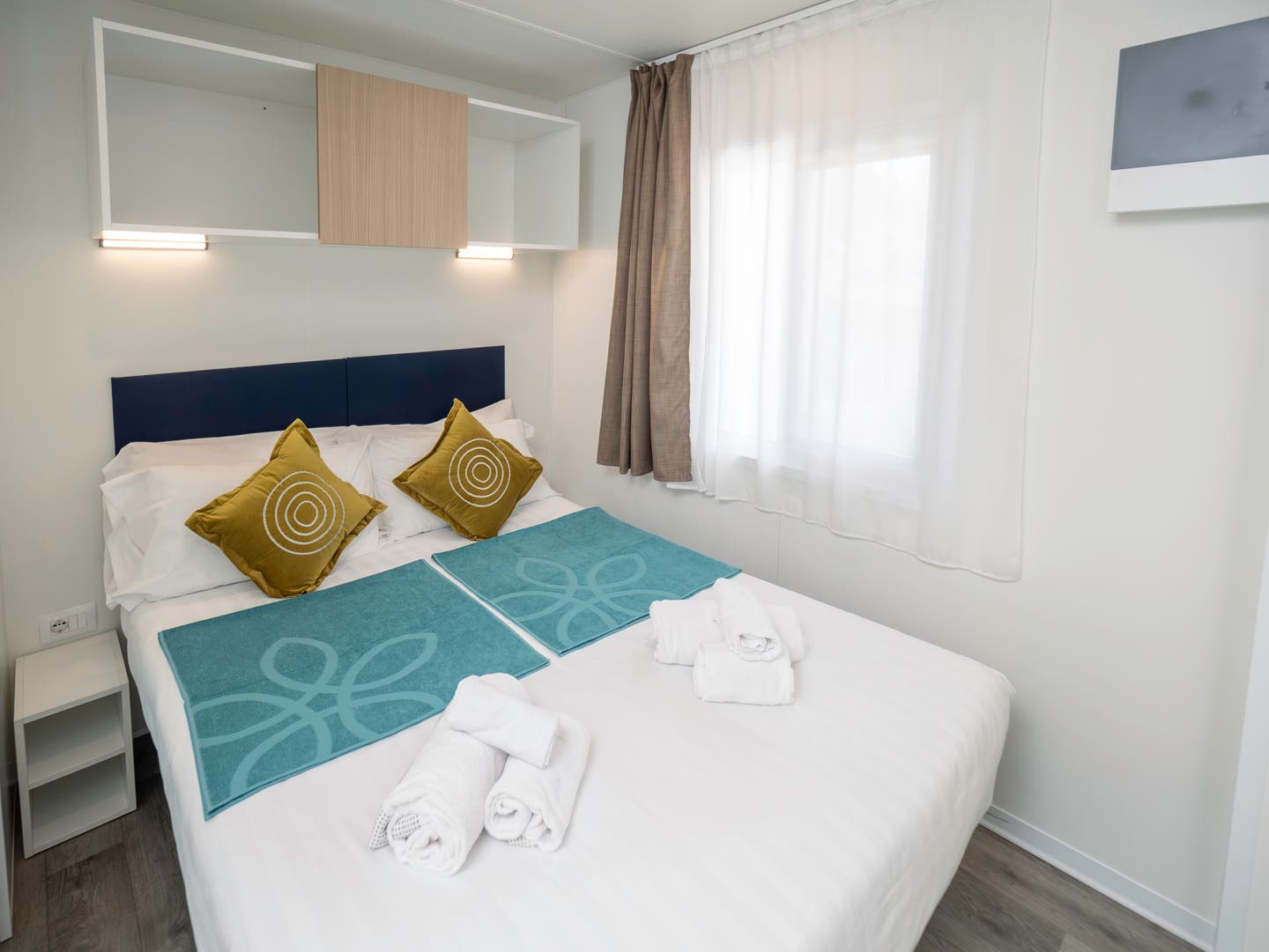 Schlafzimmer mit Doppelbett der Camp- Lodge Superior