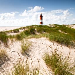 Deutschland-Borkum-Strand-mit-Leuchtturm-g-182216342_bearbeitet.jpg