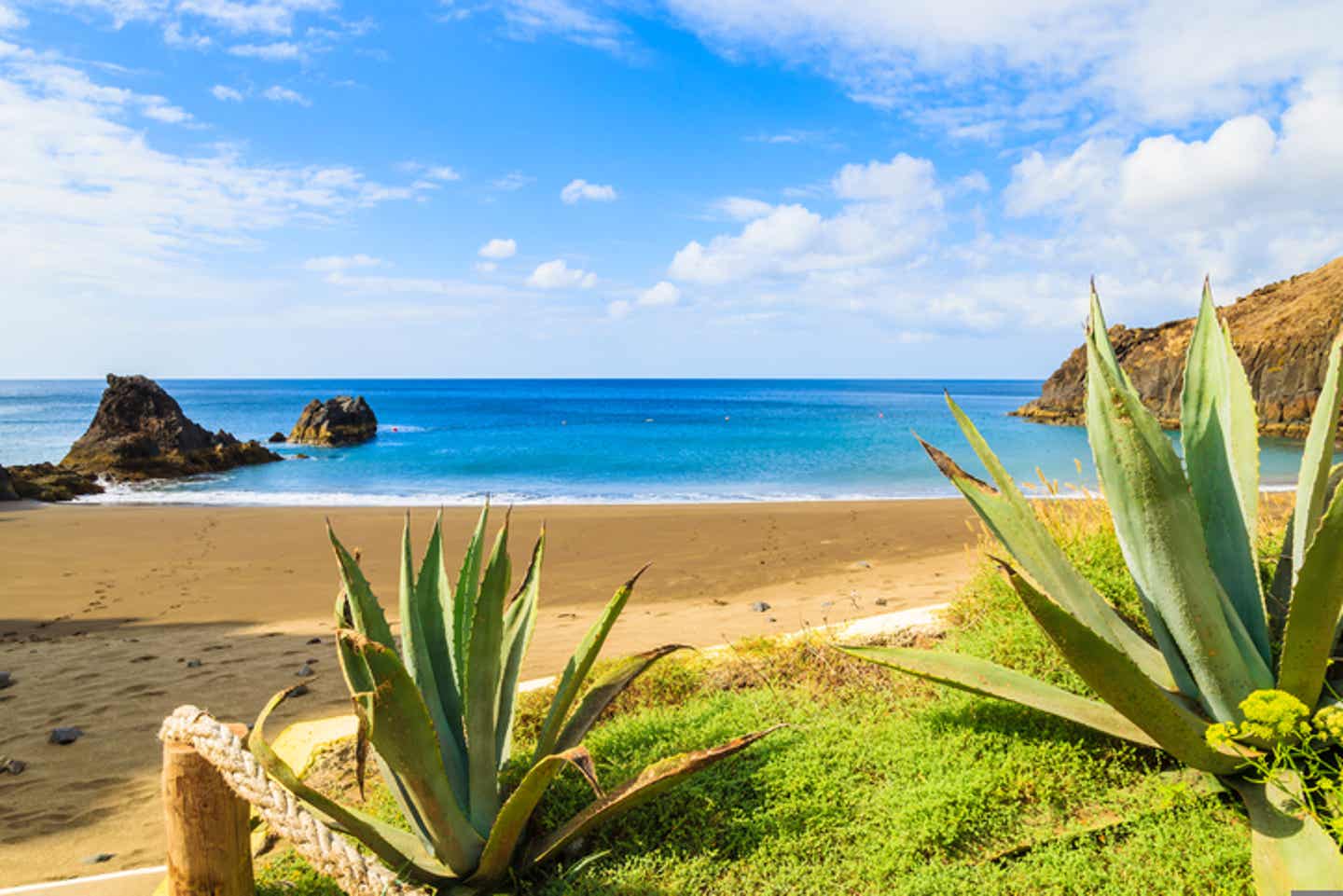 Prainha Beach – flach abfallender Strand und azurblaues Wasser