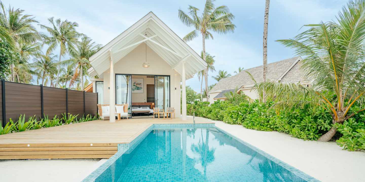 Eine Villa mit Privatpool im ananea Madivaru Maldives