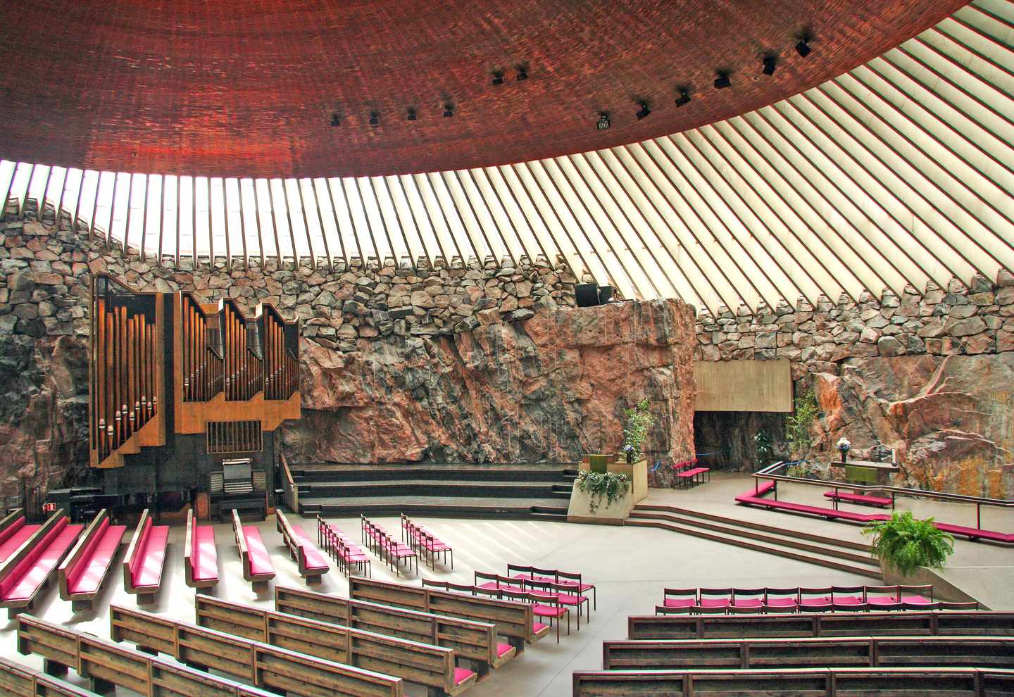Städtereise Helsinki. Temppeliaukio-Kirche von innen