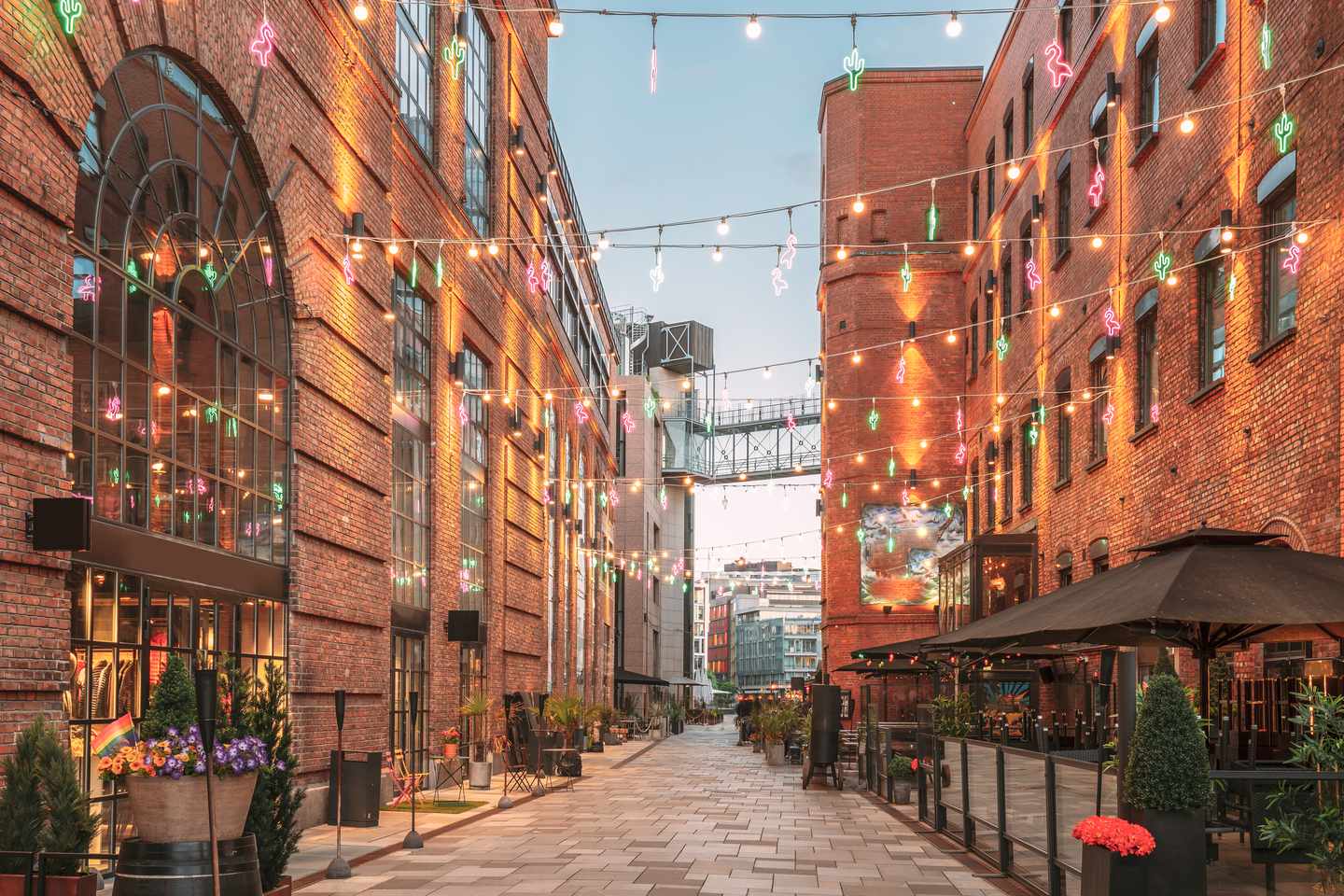 Oslo Städtereise. Norwegen: Oslo Abendansicht Häuser im Aker Brygge District an einem Sommerabend