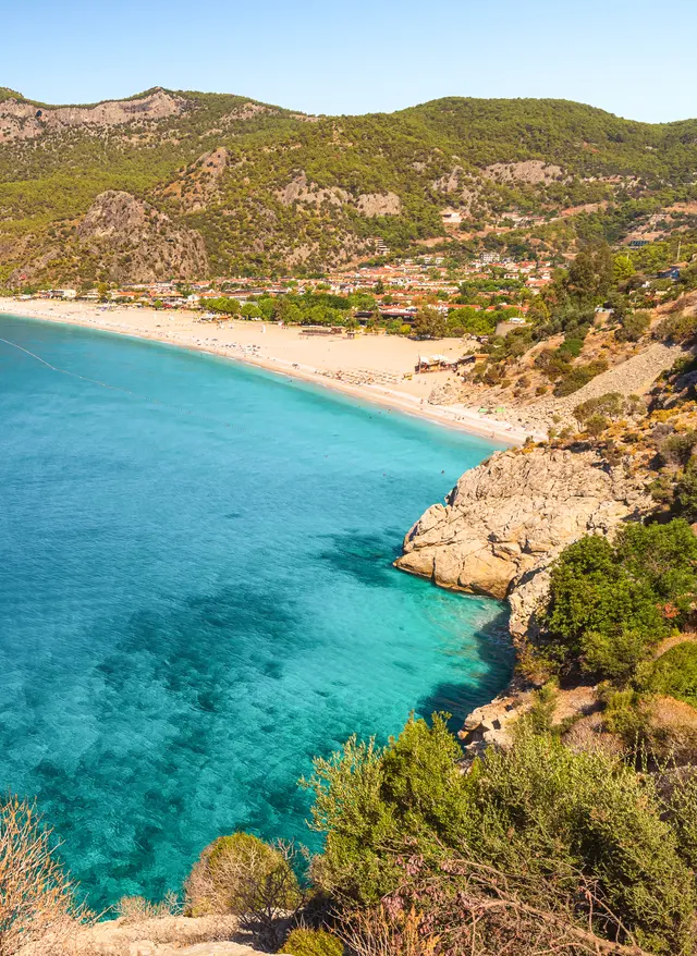Jetzt entdecken Türkei Strand mit blauem Wasser