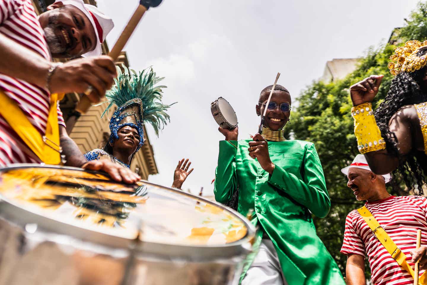 Straßenkarneval in Brasiliens bester Reisezeit erkunden