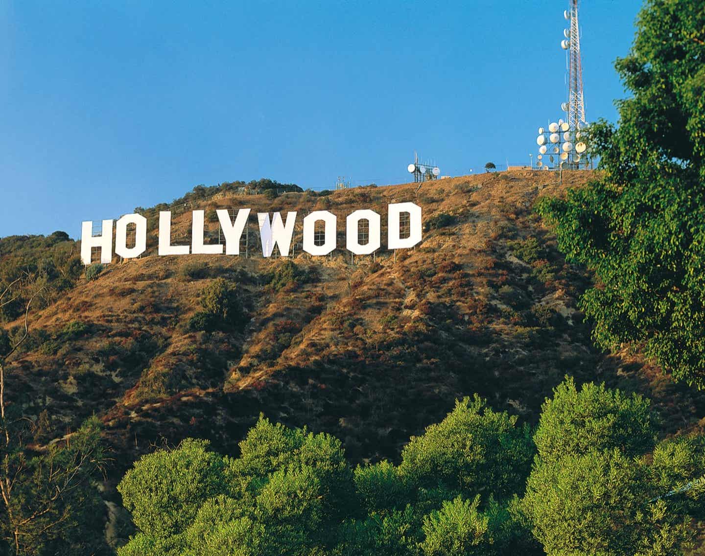 Beeindruckender Blick auf das berühmte Hollywood-Sign während eines Los-Angeles-Urlaubs.