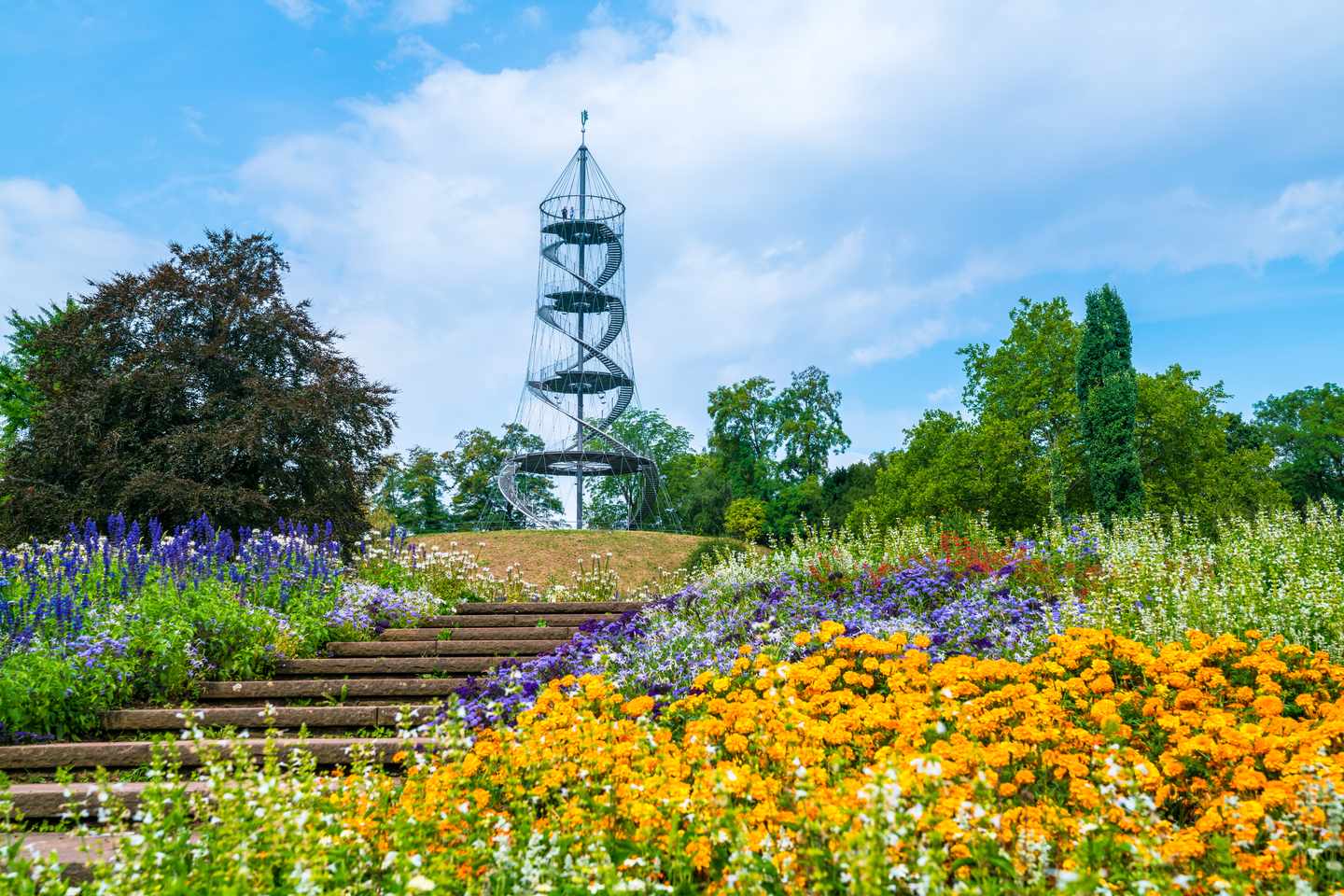 deutschland-baden-wuerttemberg-stuttgart-hoehenpark-killesberg-killesbergturm-blumenbeete-g-1468857045.jpg