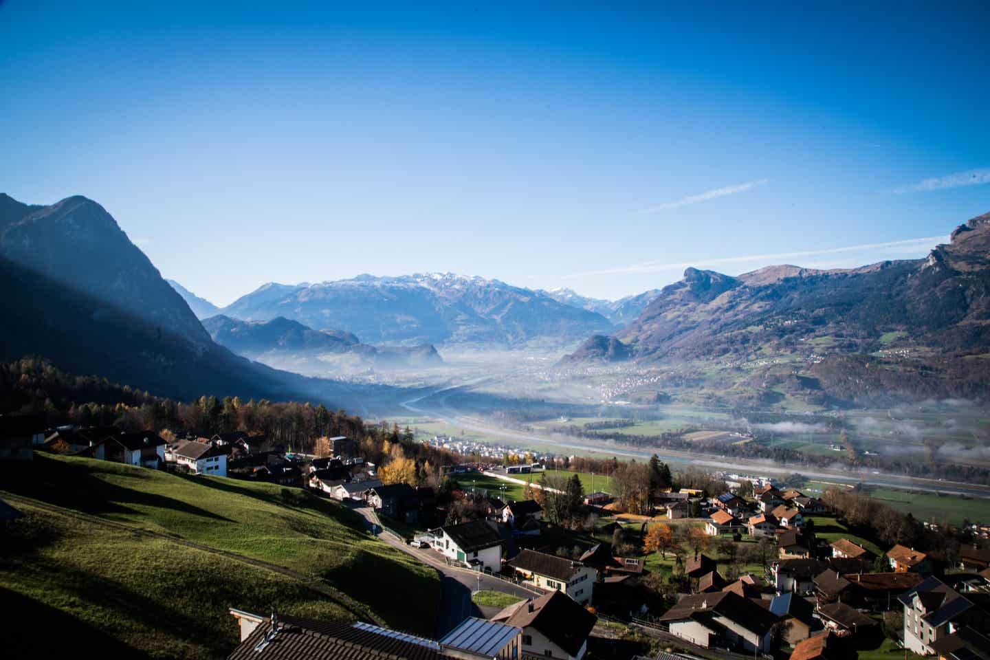 Blick über das Rheintal auf Liechtenstein