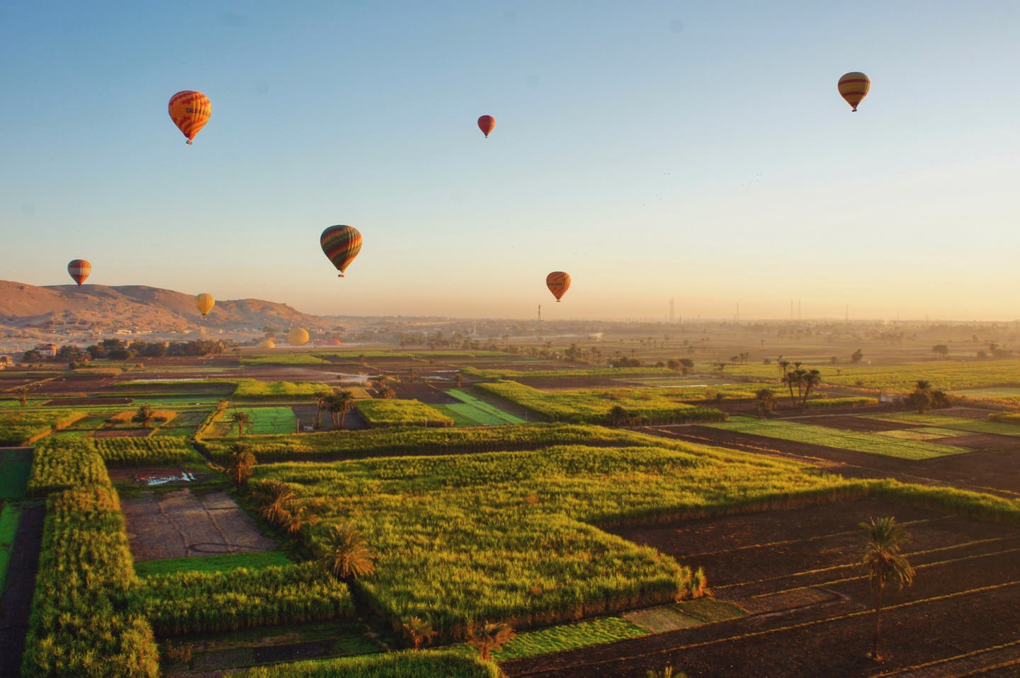 Events & Ereignisse: Heißluftballons über dem Nil