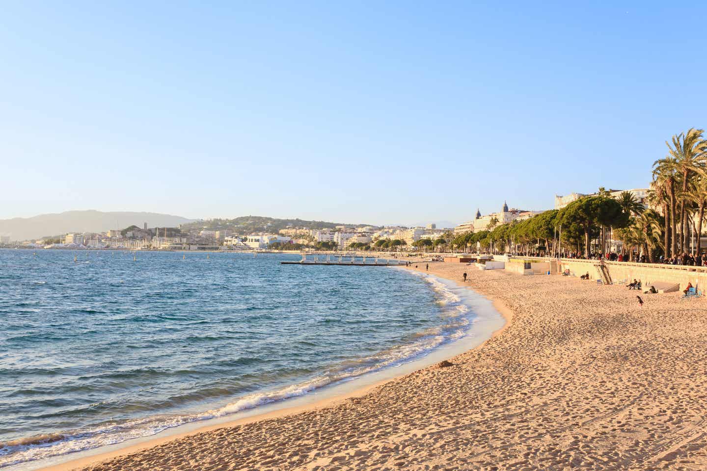 Frankreichs Stränder: Cannes Beach bei Tagesansicht