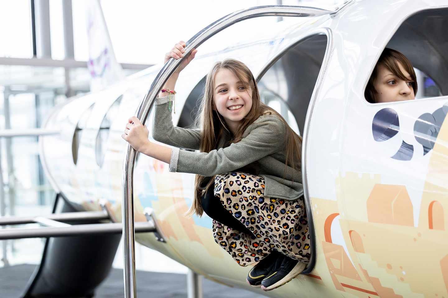 Spielende Kinder am Köln Bonn Airport