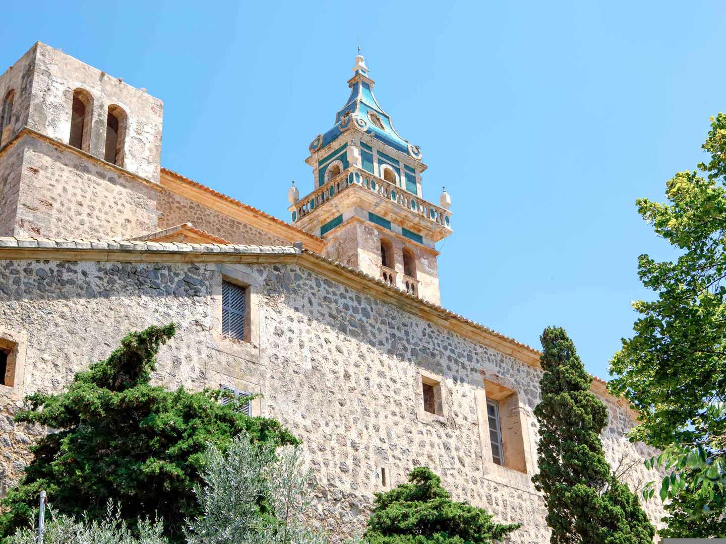 Valldemossa: Blick auf den Kirchturm