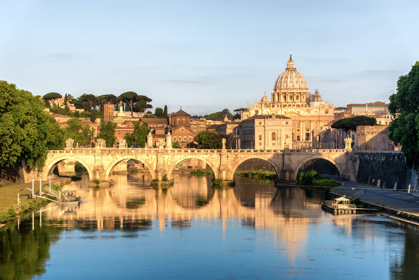 Wochenend Städtetrip. St. Basilika bei Sonnenaufgang in Rom - Italien 