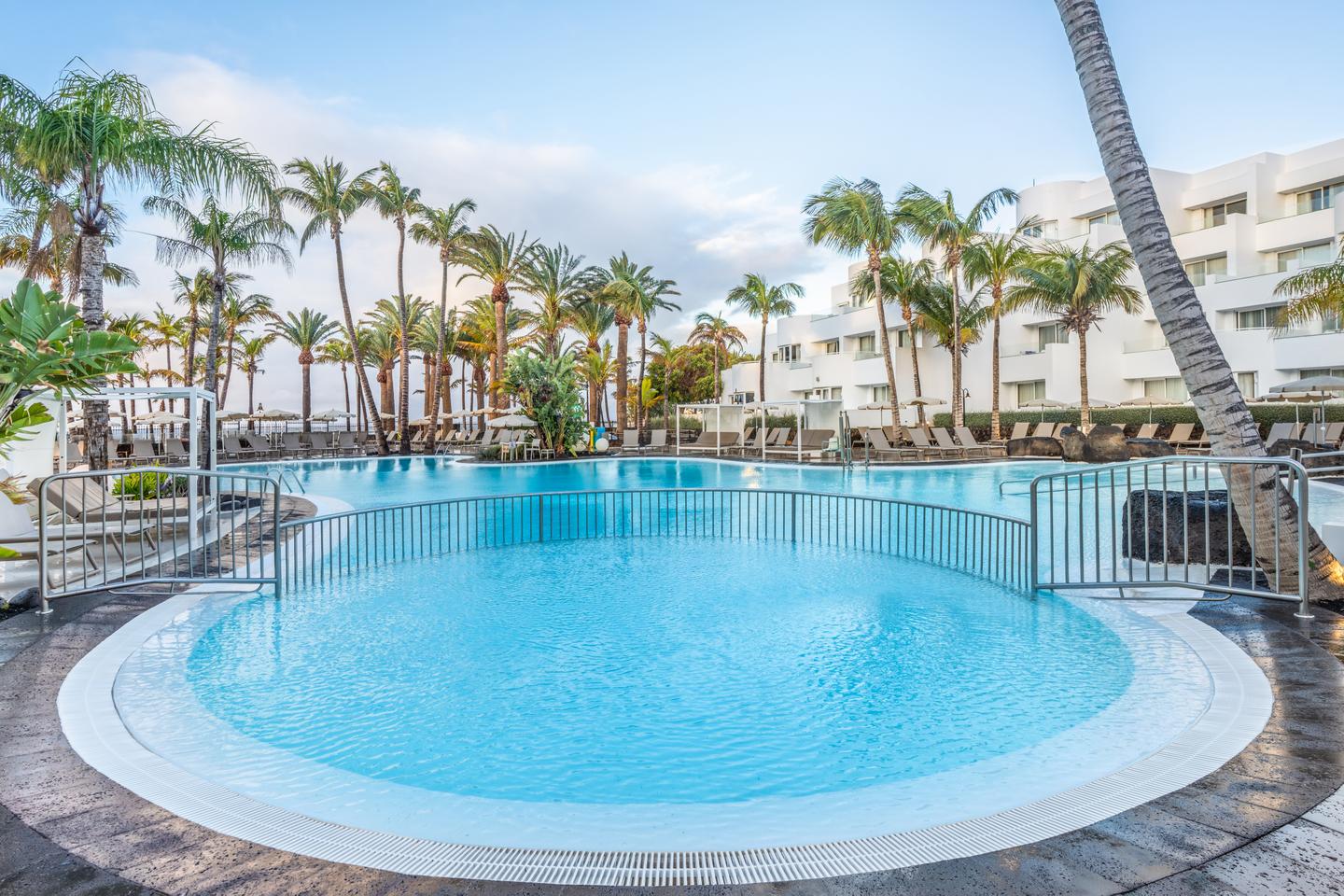 Liegen Pool